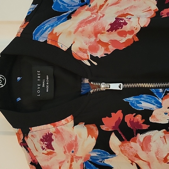 Pretty sheer floral jacket - Picture 2 of 5